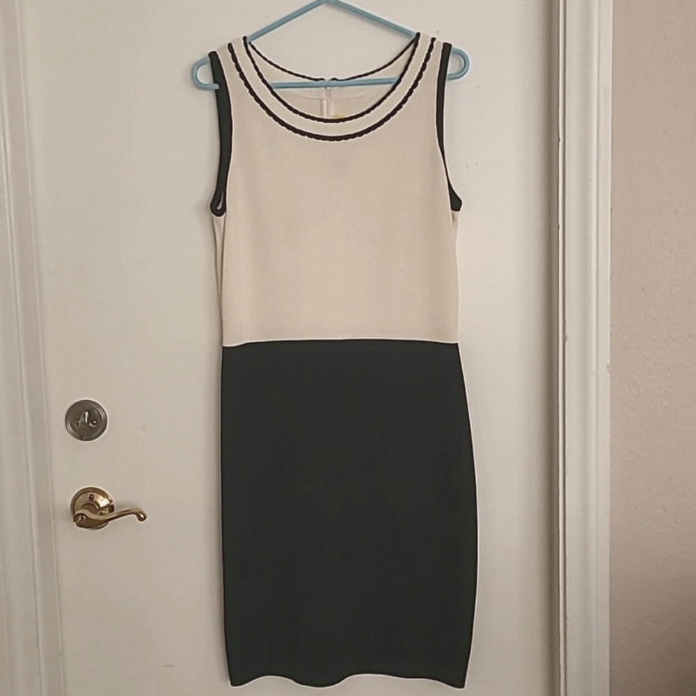 St. John Cream and Black Sleeveless Sheath Dress